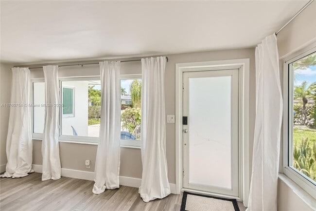 Photo - 262 Bombay Ave