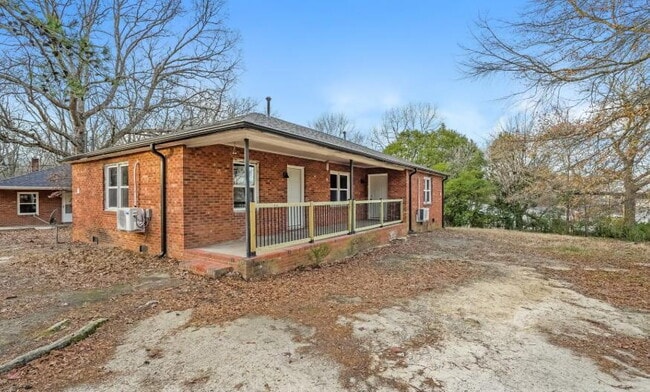 Photo - 910 Marsh St