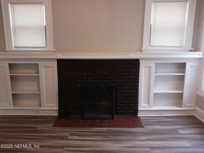 Photo - 110 E 15th St