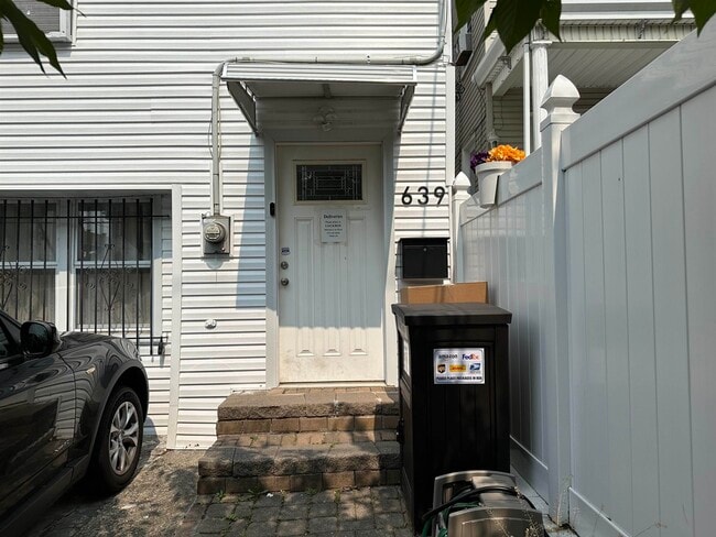 Photo - 639 Palisade Ave