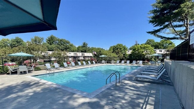 Building Photo - River Park Landings