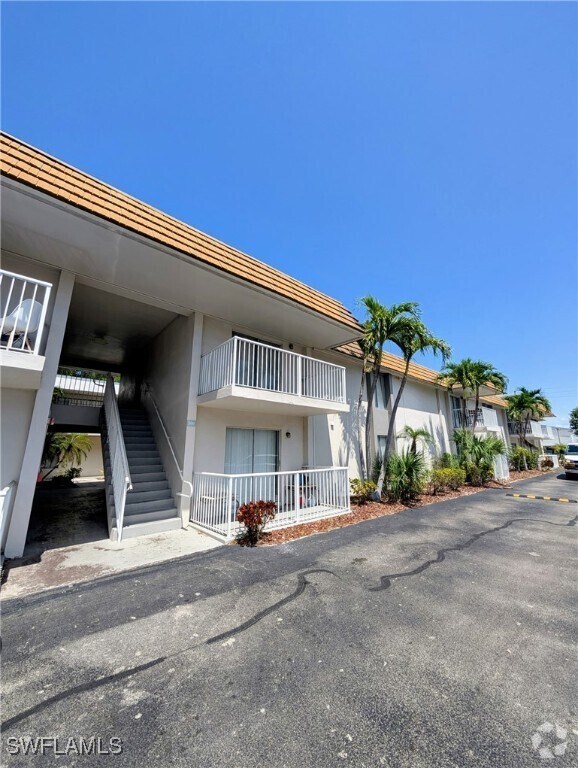 Building Photo - 1830 Maravilla Ave Unit 305 Rental