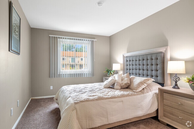2BR, 1BA - 850SF - Primary Bedroom