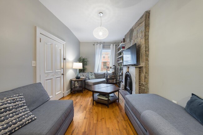 Photo - 251.5 York St