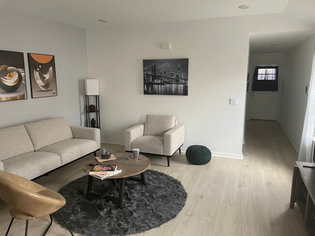 Photo - 142 Illusion Lk Ln