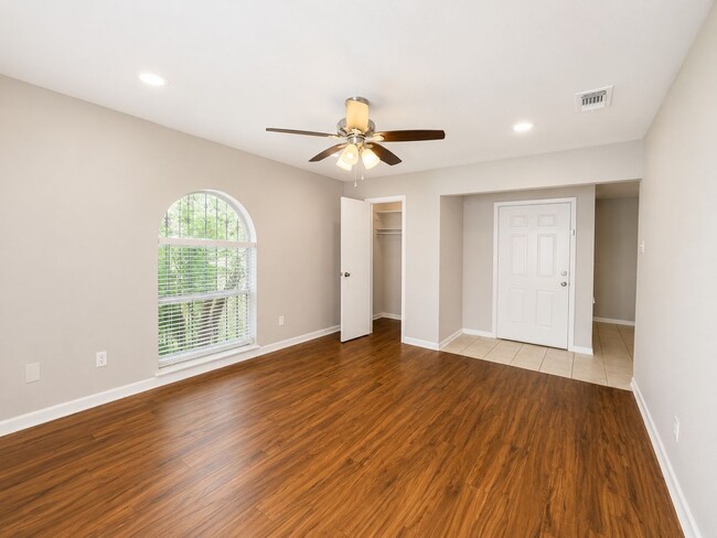 Photo - 930-932 Lindy Court Unidad 930