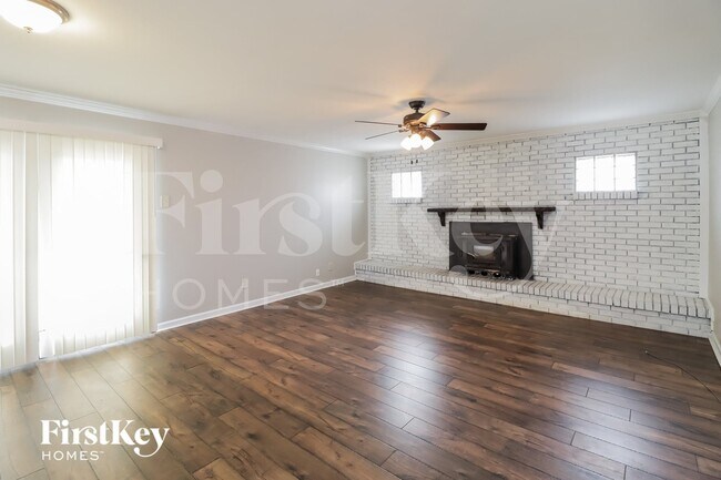Photo - 958 Sheffield Dr