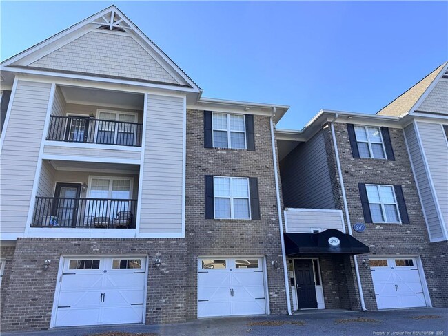 Building Photo - 210 Fountainhead Ln