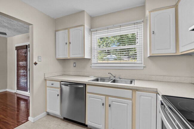Photo - Great Location and Access to Interstate!