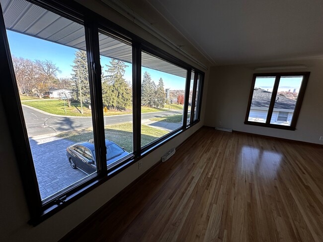 Photo - 5111 Thotland Rd