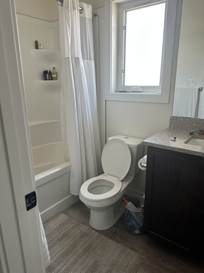 Photo - 1840 Retallack St