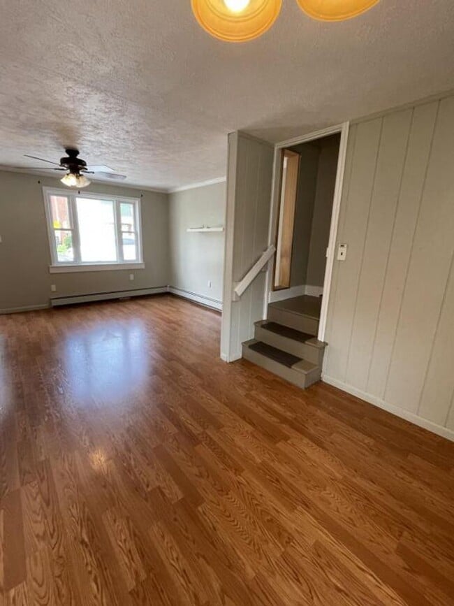 Building Photo - 3 Bedroom 1 Bath in Carlisle, PA! Rental