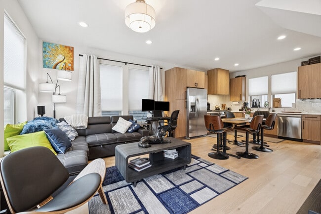 Building Photo - 4836 NE 9th Ave