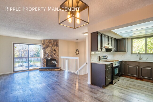 Photo - COZY 5 BEDS/ 2.5 BATHS DUPLEX IN THE COMMUNITY OF DEER RIDGE