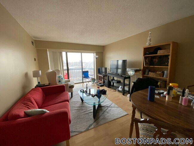 Photo - 15 N Beacon St Unidad 611