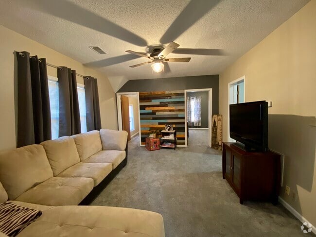 Building Photo - 6902 Saint James St Unit B Rental
