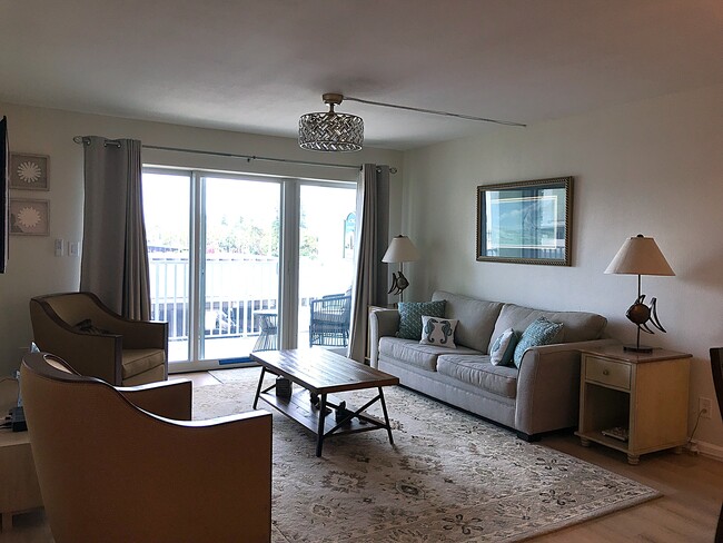 Family Room - 420 64th Ave Unit 208
