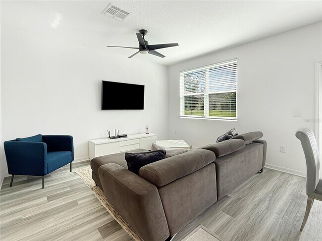 Photo - 1056 Appleton St