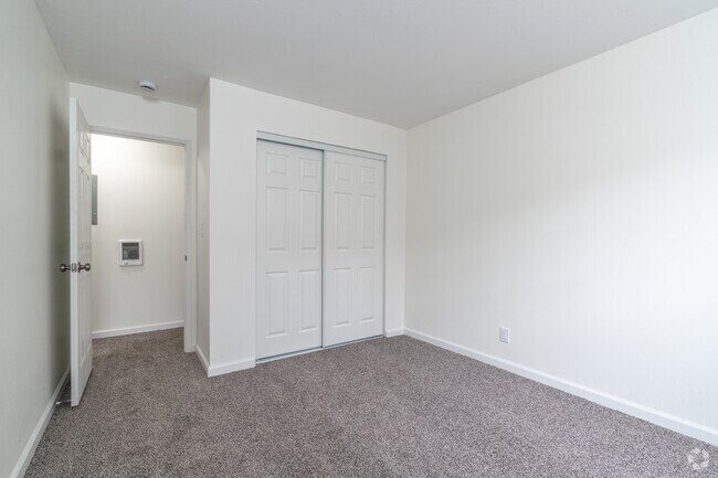 2BR, 1BA - 1000SF - Second Bedroom