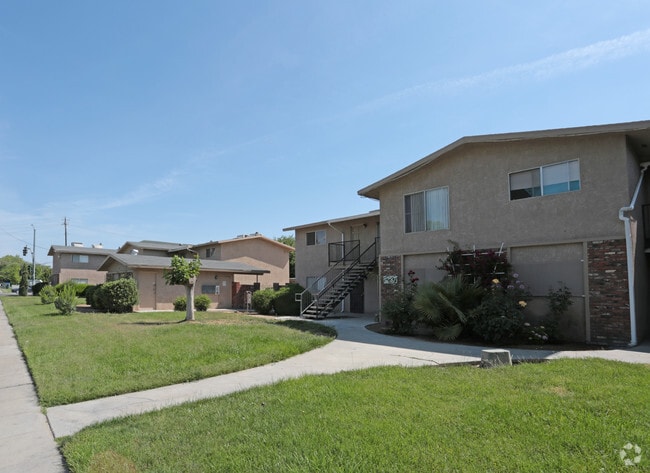1215-1237 Minnewawa Ave