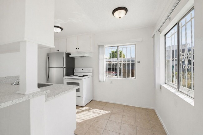 Building Photo - 1224 Normandie Ave Unit 2