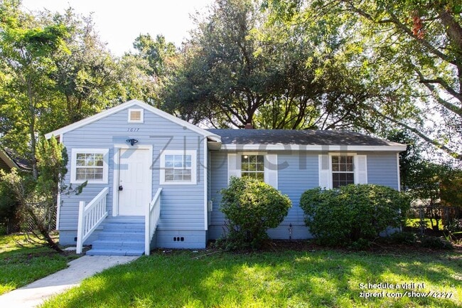 Building Photo - 1617 Campus St Rental
