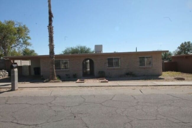 Photo - Spacious 4bd/2ba Featuring Central A/C and Large Private Yard
