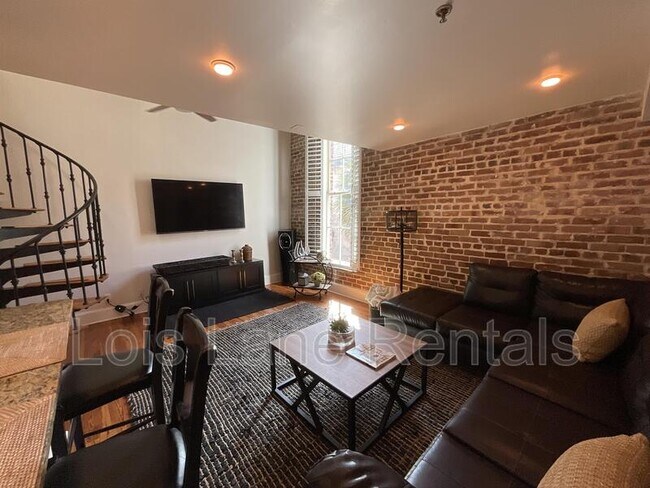 Photo - 377 King St Unidad 203 - 1