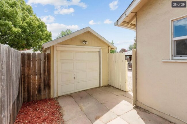 Photo - 3105 58th St