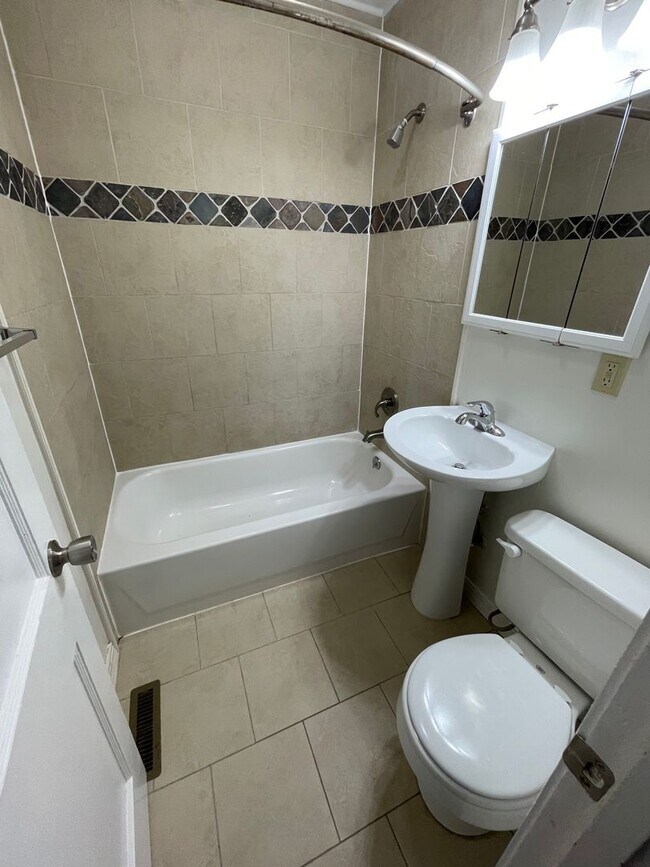 Photo - 2 Bedroom, 1 bathroom with Detached Garage!