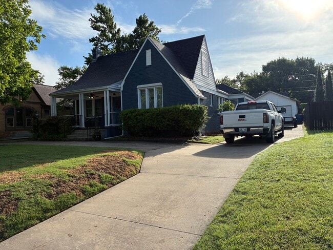 Building Photo - 1715 S College Ave