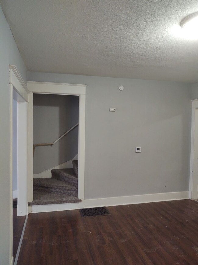 Photo - SW 201/203  E Locust Unit SW 201 E Locust St