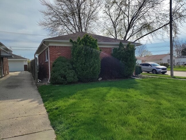 Photo - Beautiful, sprawling, brick ranch - $1600/mo