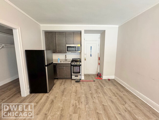Building Photo - 2722 N Kimball Ave Unit 130