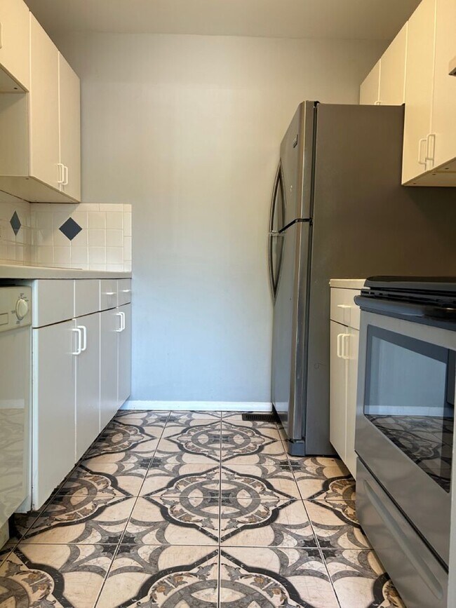 Photo - 2 Bedroom Condo---Ready for Move in!