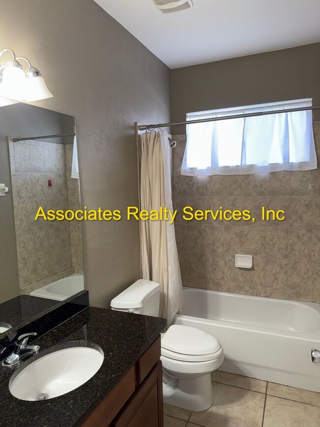 Photo - Willow Oak SW 3/2, a must see