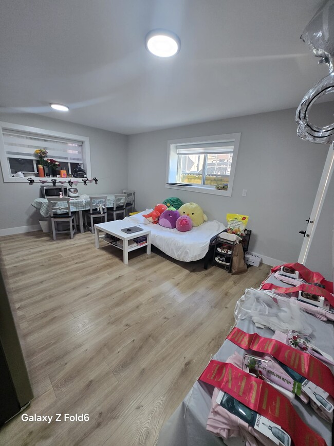 Photo - 19272 71 Ave