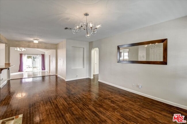 Photo - 6200 Jamieson Ave