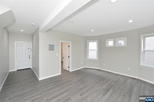 Photo - 23 Bayview Ave