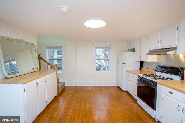 Building Photo - 67 Ferry St