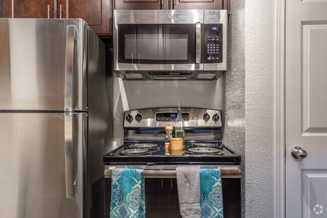 Kitchen - Kingswood Village Apartments