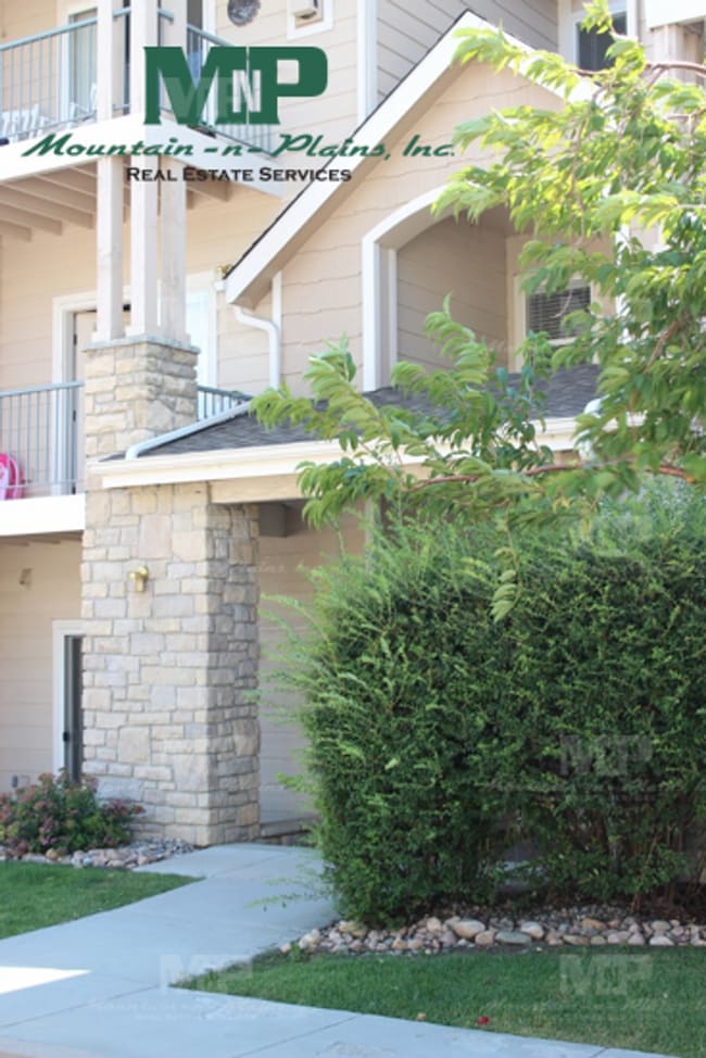 Building Photo - 3945 Landings Dr Unit B2