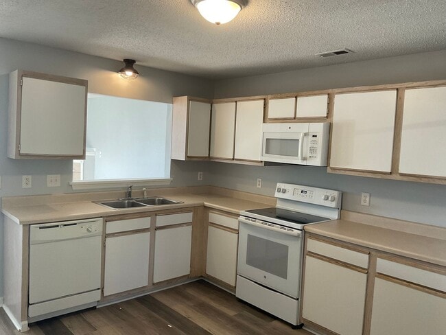 109 Fairwood Ct