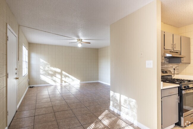 2BR, 1BA - 760SF - Dining Room