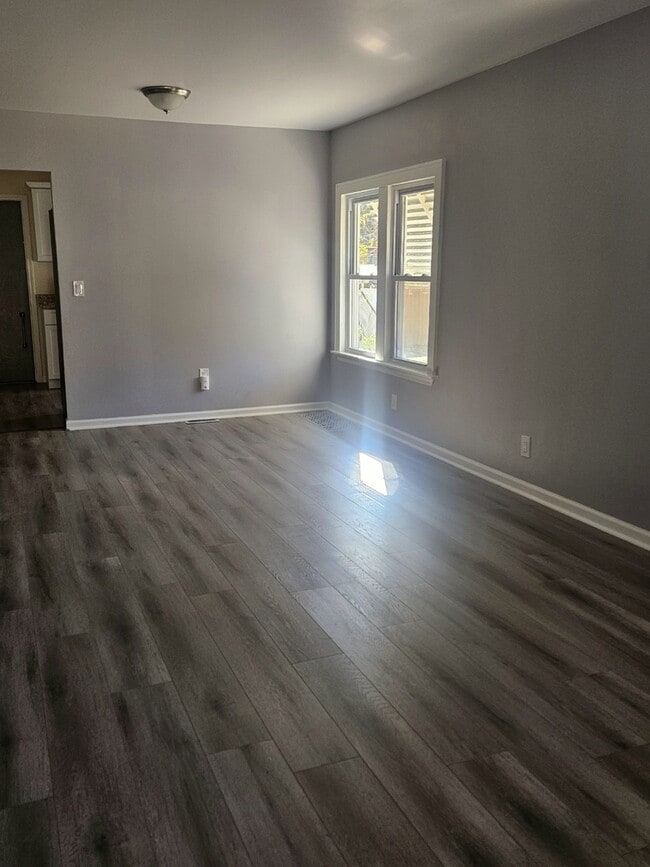 Photo - 733 Schomer Ave