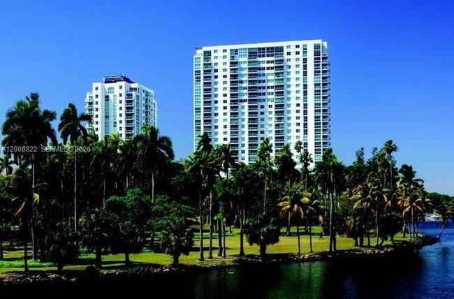 Building Photo - 1861 NW S River Dr Unit 2303