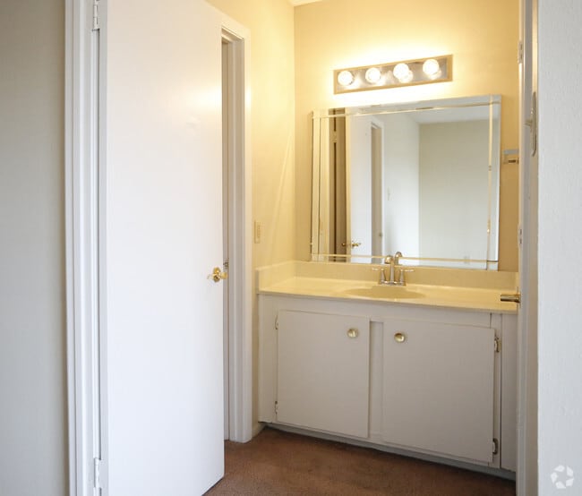 2BR/1.5BA -1040SF