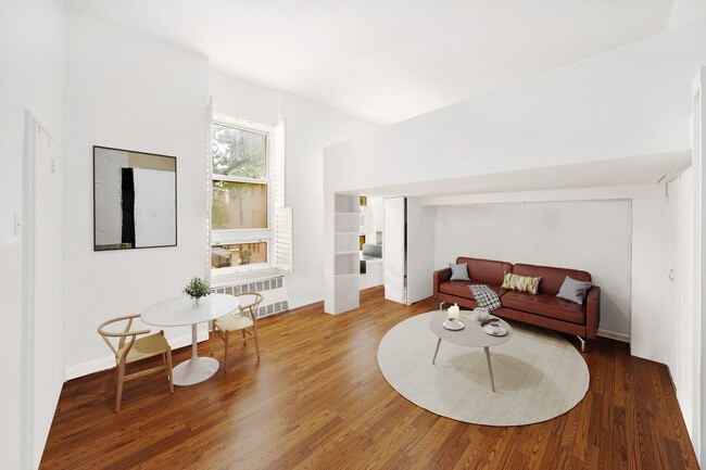Photo - 151 E 20th St