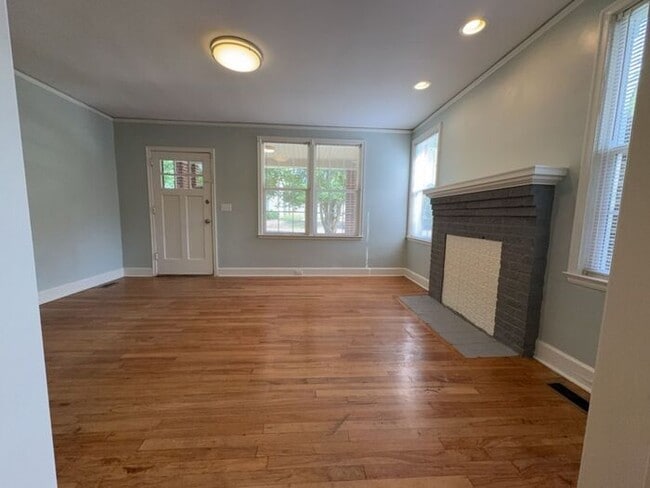 Photo - 2944 Hope Ave