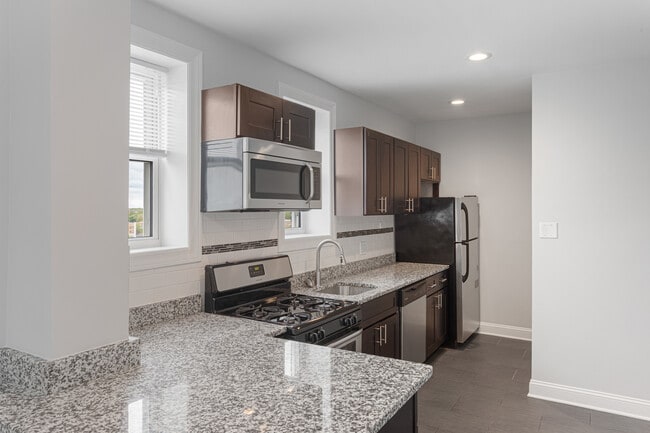 Photo - 5860 N Kenmore Ave